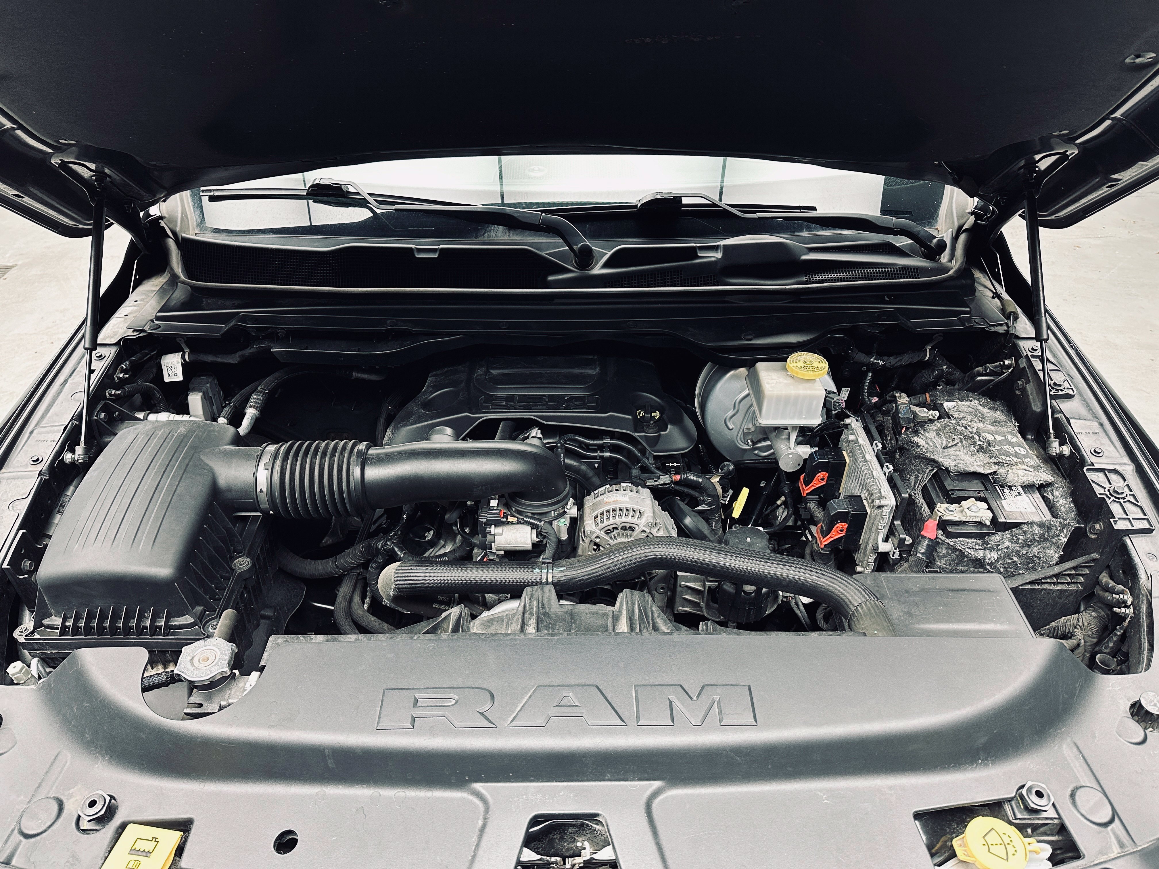 Used 2019 RAM 1500 Laramie AWD/4WD image 38