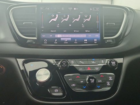 New 2026 Chrysler Voyager LX image 25