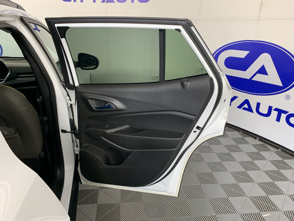 Used 2025 Chevrolet Trax ACTIV w/ Sunroof Package FWD image 35