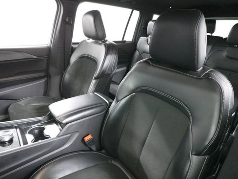 Used 2024 Jeep Grand Cherokee L Altitude image 12