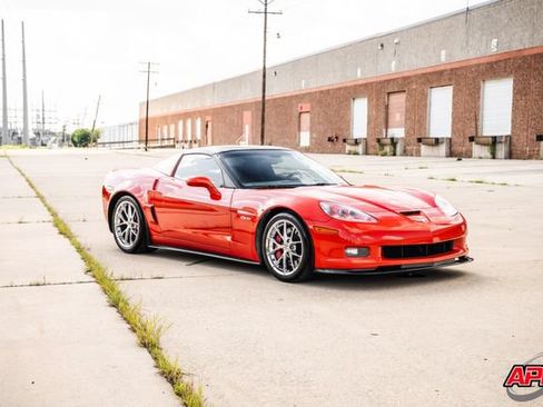Used 2011 Chevrolet Corvette Z06 w/ Z06 Carbon Fiber Package RWD image 46