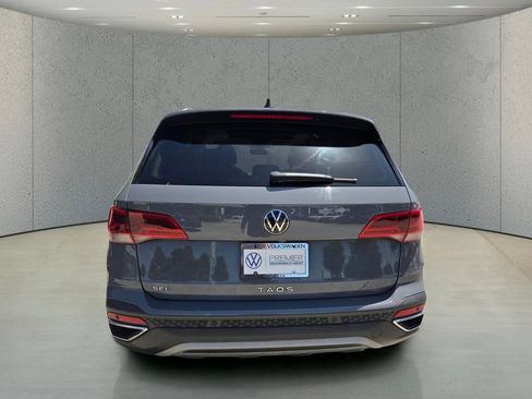 Used 2022 Volkswagen Taos SEL w/ Panoramic Sunroof Package FWD image 4