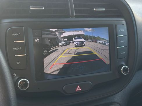 Used 2025 Kia Soul LX w/ LX Technology Package FWD image 22