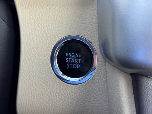 Used 2019 Toyota Highlander XLE image 34