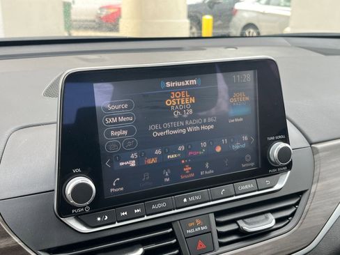 Used 2025 Nissan Altima 2.5 SV image 18