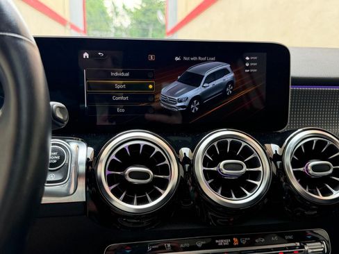 Used 2020 Mercedes-Benz GLB 250 4MATIC image 27