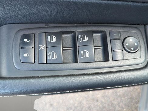 Used 2025 Chrysler Pacifica Select FWD image 12