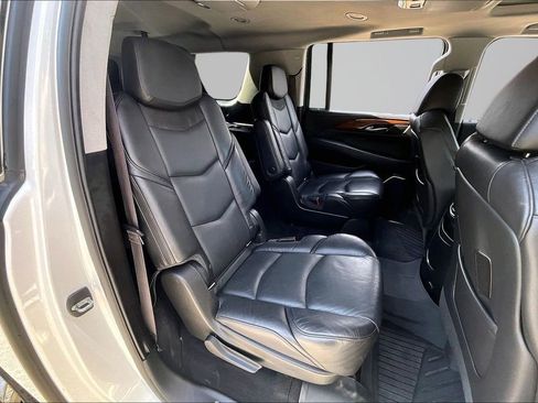Used 2017 Cadillac Escalade ESV Luxury AWD/4WD image 25