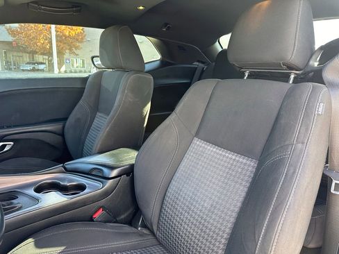 Used 2023 Dodge Challenger SXT image 34