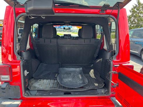Used 2018 Jeep Wrangler Unlimited Sahara AWD/4WD image 6