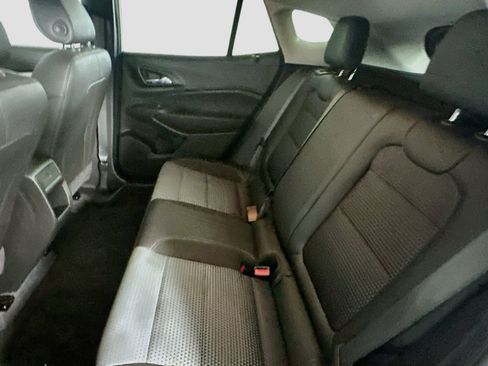 Used 2025 Chevrolet Trax LT w/ LT Convenience Package FWD image 26
