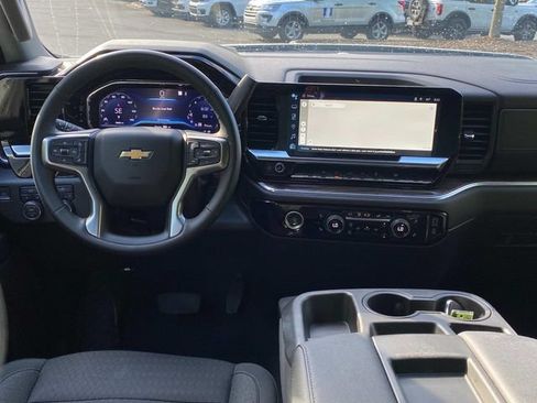 Used 2023 Chevrolet Silverado 1500 LT AWD/4WD image 8