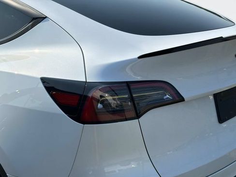 Used 2021 Tesla Model Y Long Range AWD/4WD image 9