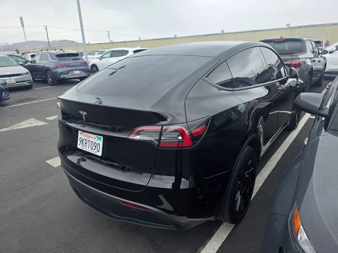 Used 2024 Tesla Model Y Long Range image 2