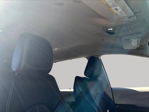 Used 2022 Chrysler Pacifica Touring-L FWD image 26
