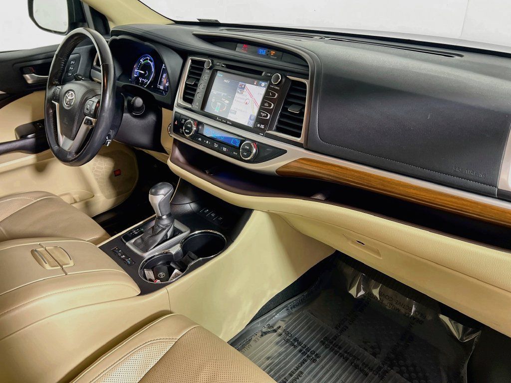 Certified 2017 Toyota Highlander Limited Platinum AWD/4WD image 26