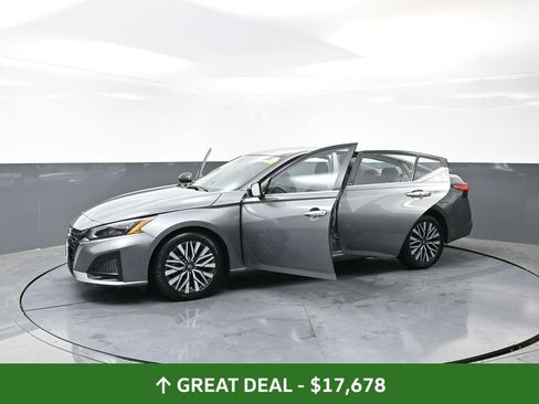 Used 2024 Nissan Altima 2.5 SV image 56