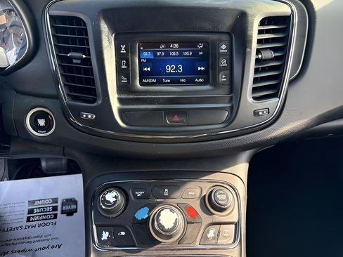 Used 2015 Chrysler 200 S FWD image 23
