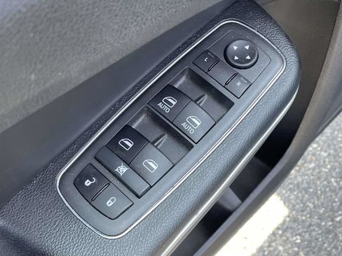 Used 2022 Chrysler 300 Touring w/ Sport Appearance Package RWD image 21
