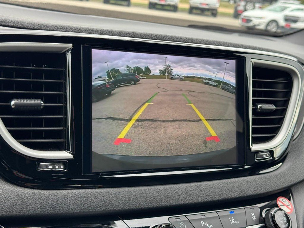 Used 2025 Chrysler Pacifica Select FWD image 26