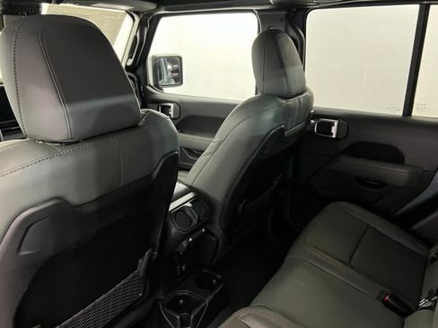 New 2025 Jeep Gladiator Mojave image 19