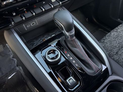 Used 2024 Chevrolet Colorado Z71 w/ Z71 Convenience Package 2 image 20