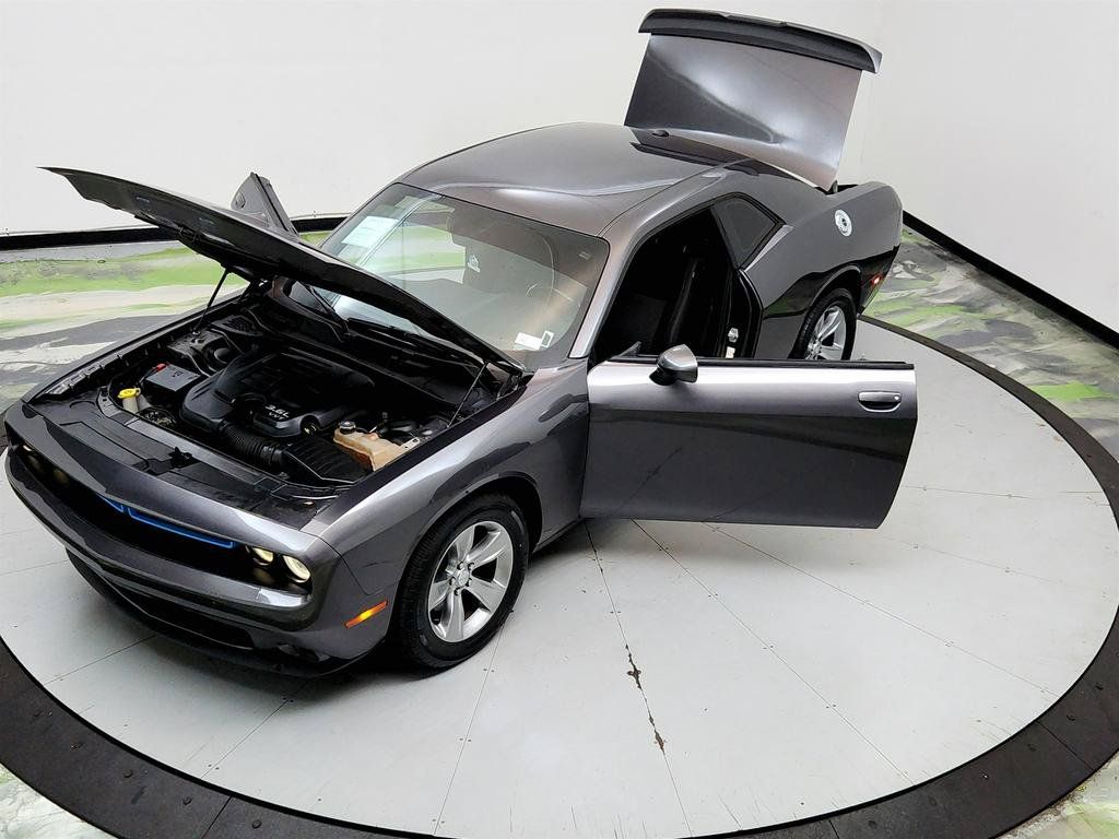 Used 2020 Dodge Challenger SXT RWD image 17