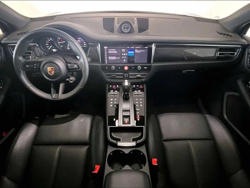 Used 2026 Porsche Macan AWD/4WD image 17