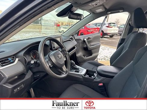 Used 2021 Toyota RAV4 LE image 9