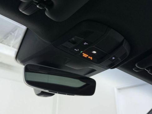 Used 2025 Porsche 911 Carrera image 25