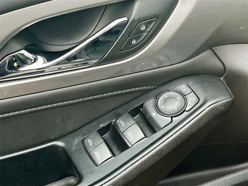 Used 2022 Chevrolet Traverse LT image 16