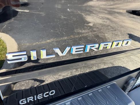 Used 2022 Chevrolet Silverado 1500 LT RWD image 9