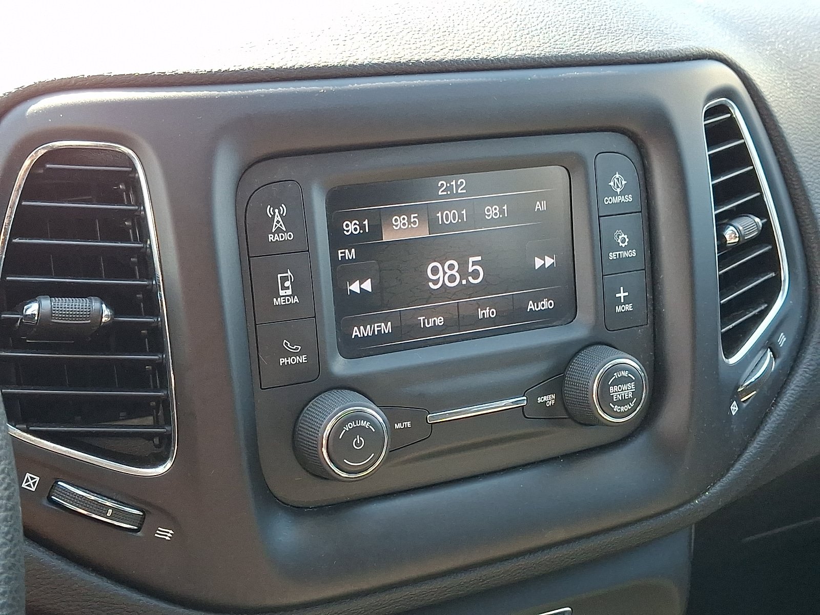 Used 2018 Jeep Compass Sport AWD/4WD image 18