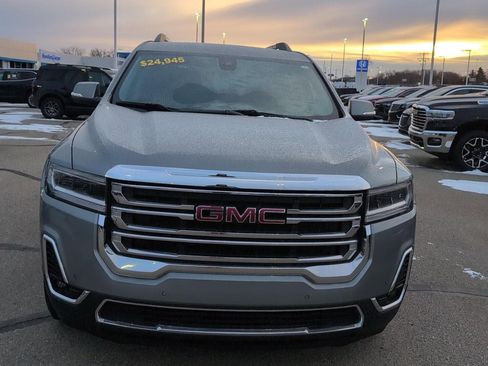 Used 2023 GMC Acadia SLT image 13