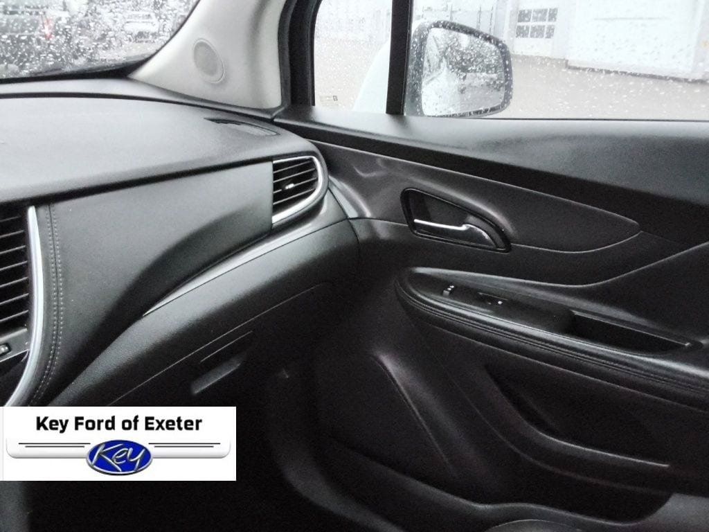 Used 2020 Buick Encore Preferred FWD image 35
