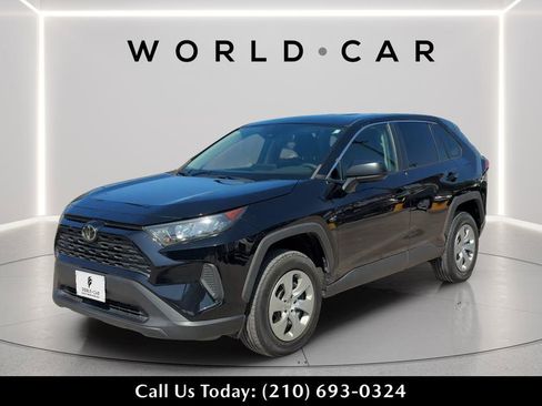 Used 2022 Toyota RAV4 LE image 7