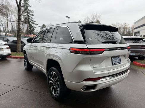 Used 2024 Jeep Grand Cherokee Overland image 12
