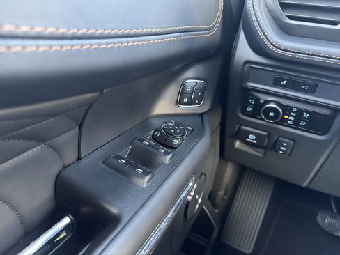 Used 2024 Ford Expedition Max Platinum image 17