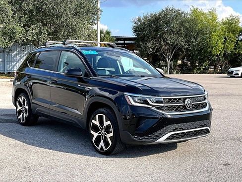 Certified 2022 Volkswagen Taos SEL image 2