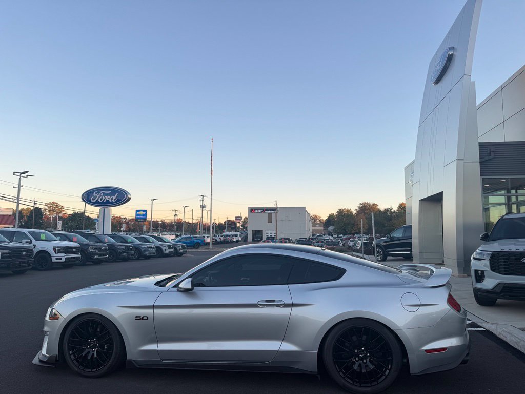 Used 2018 Ford Mustang GT w/ GT Performance Package RWD image 3