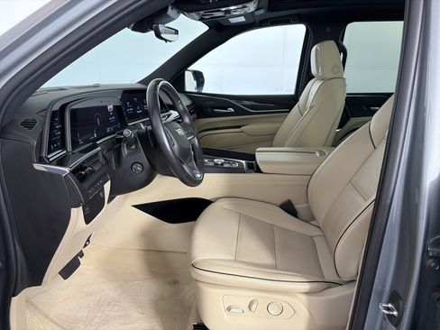 Used 2023 Cadillac Escalade Premium Luxury AWD/4WD image 7
