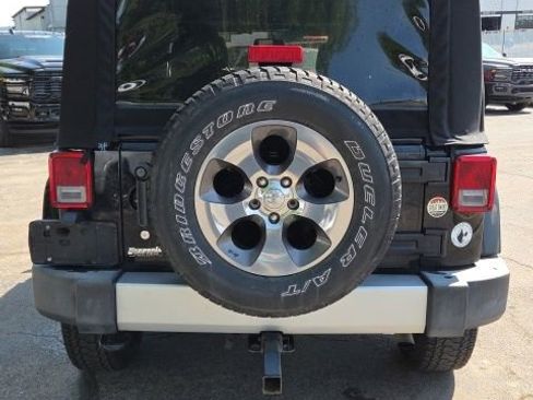 Used 2015 Jeep Wrangler Unlimited Sahara w/ Max Tow Package AWD/4WD image 9