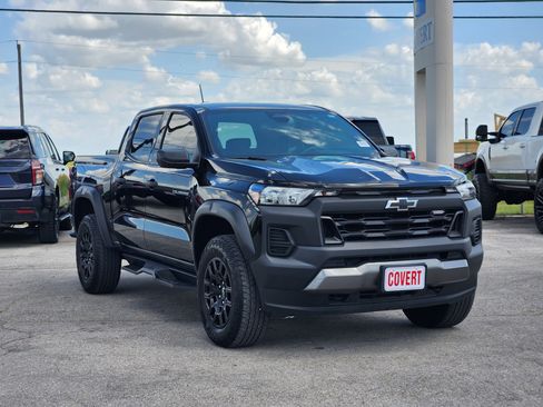 Used 2024 Chevrolet Colorado Trail Boss w/ Advanced Trailering Package AWD/4WD image 3