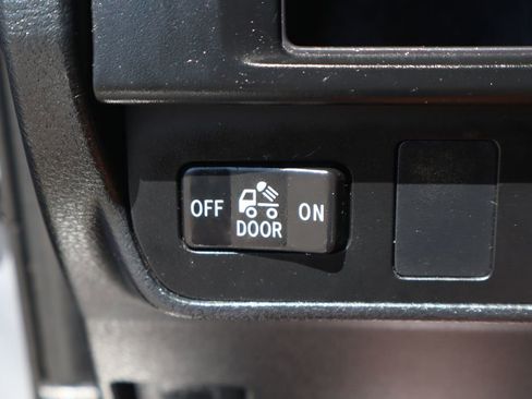 Used 2016 Toyota Tacoma SR5 image 21