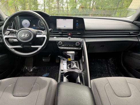 Used 2025 Hyundai Elantra SEL image 13
