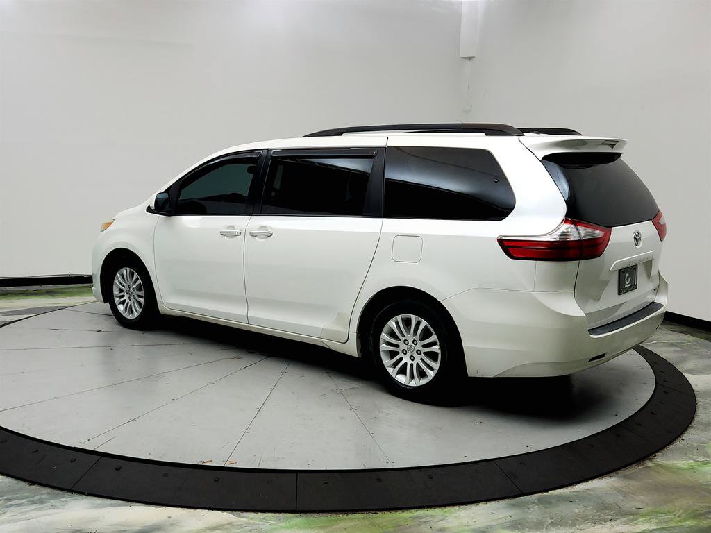 Used 2015 Toyota Sienna XLE FWD image 7