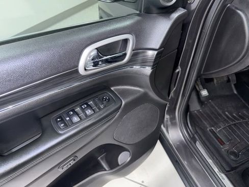 Used 2019 Jeep Grand Cherokee Limited w/ Trailer Tow Group IV image 13