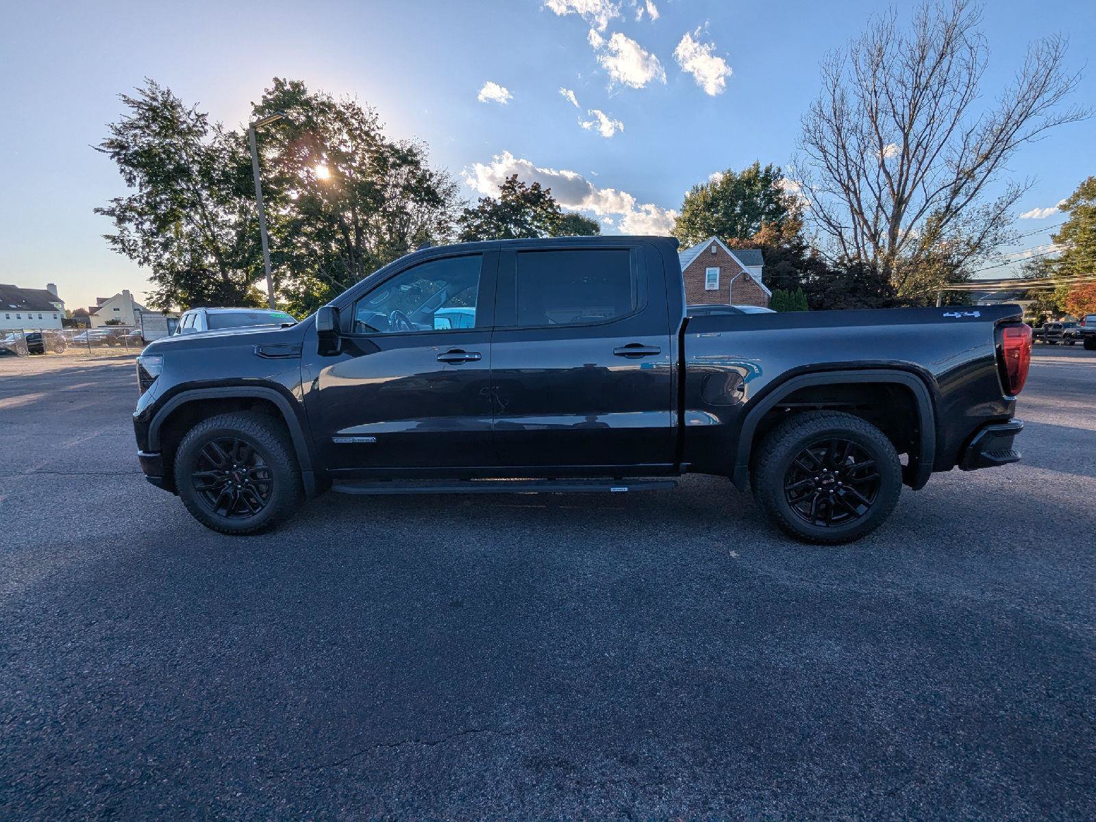 Used 2023 GMC Sierra 1500 Elevation AWD/4WD image 4