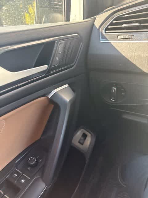 Used 2024 Volkswagen Tiguan SE AWD/4WD image 17