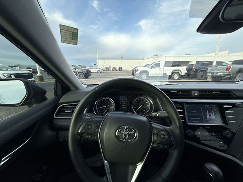 Used 2020 Toyota Camry SE image 17